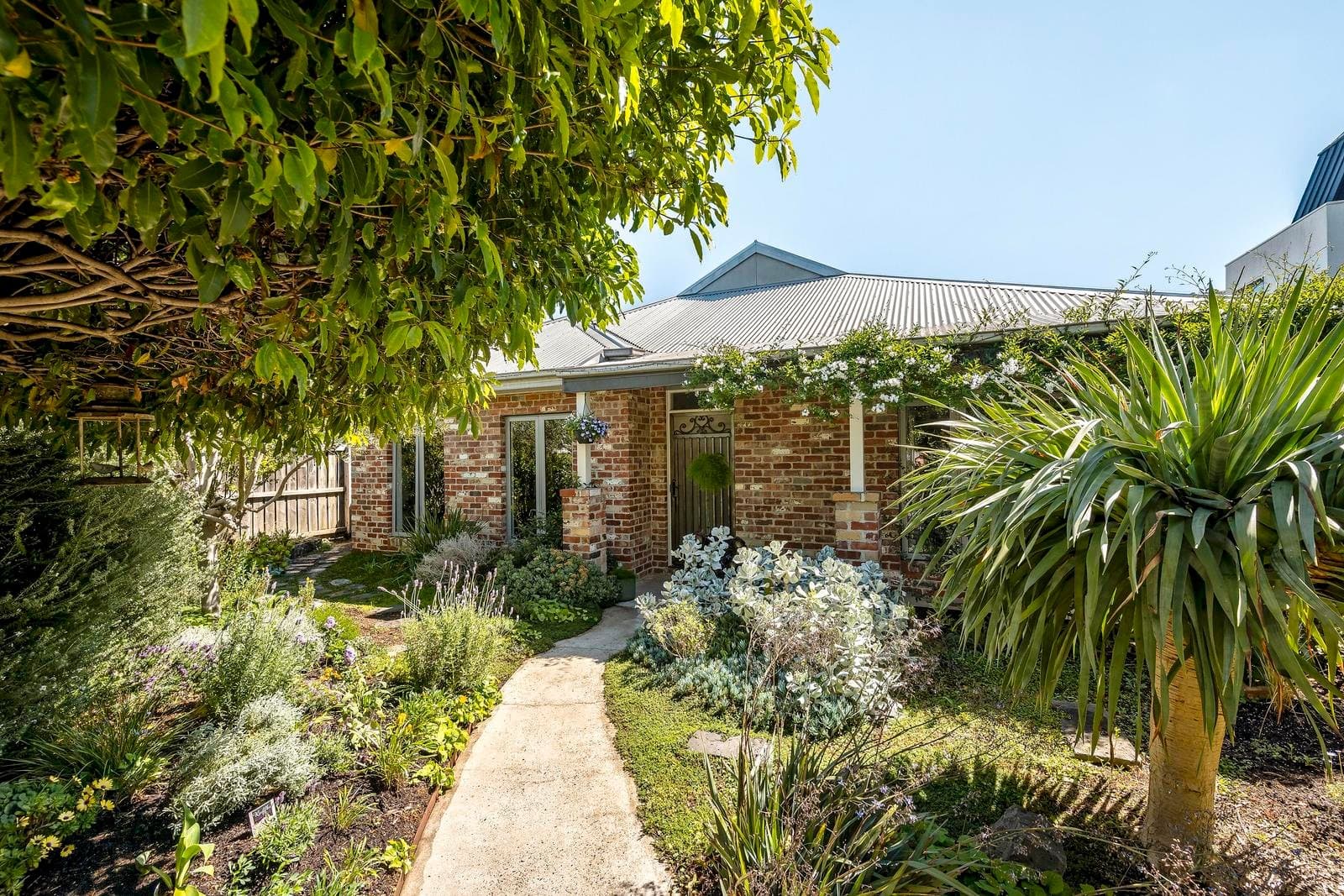 17 Matthews Avenue, Airport West VIC 3042, Airport West - Image 1