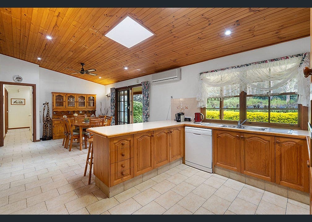 8 Kingsway Drive, Molendinar, QLD, 4214, Molendinar - Thumbnail 8