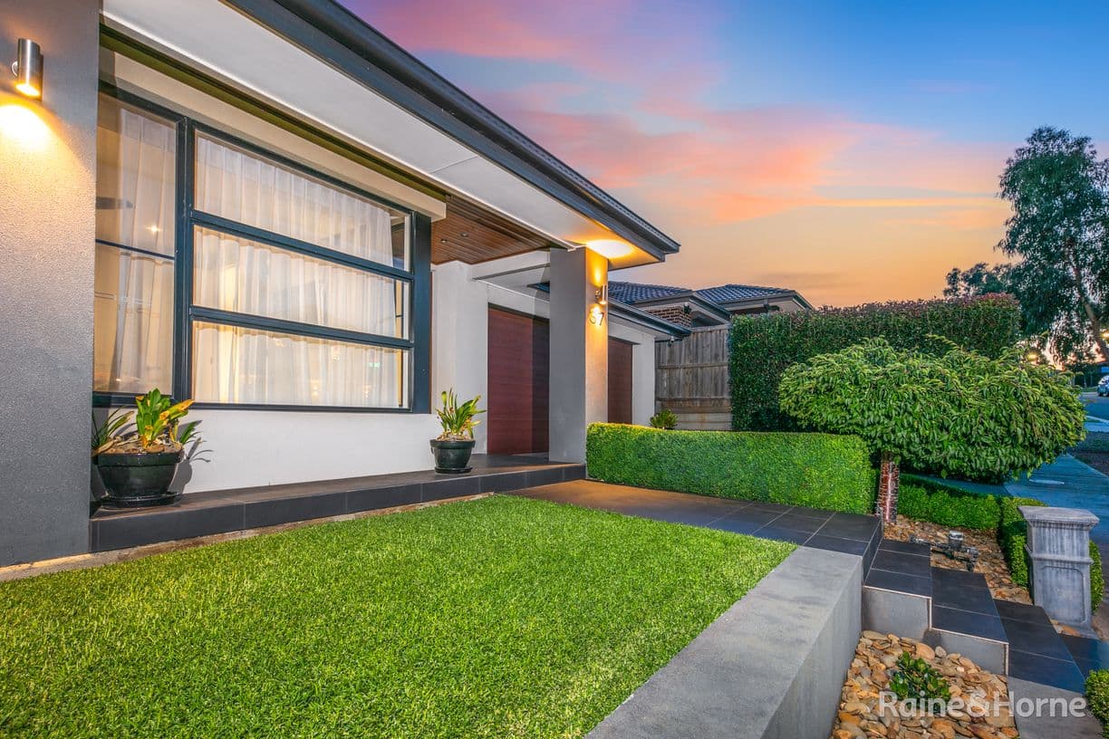 37 Angelas Way, Sunbury, VIC 3429, Sunbury - Thumbnail 2