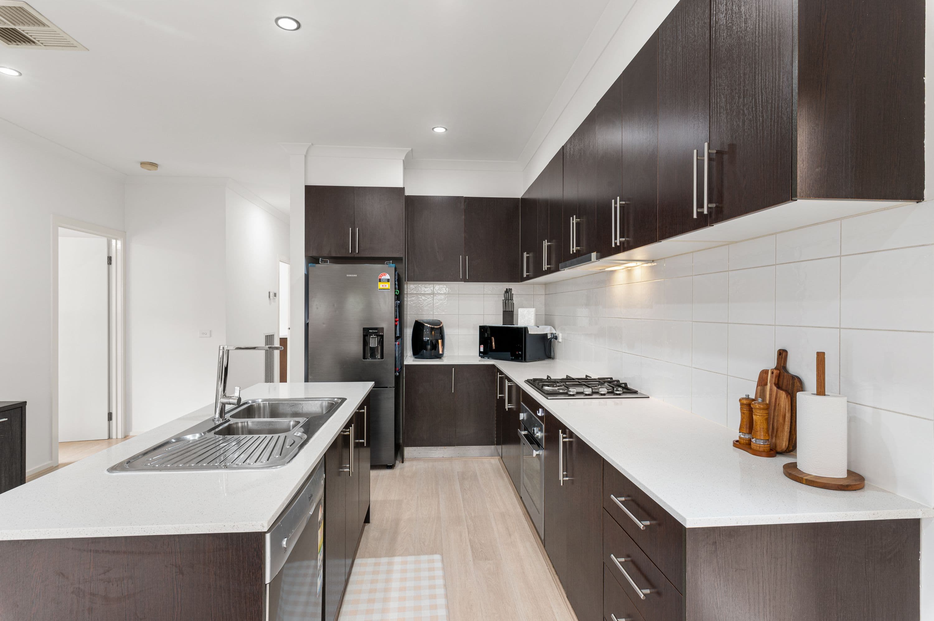 4 Dolphin Drive, South Morang VIC 3752, South Morang - Thumbnail 2