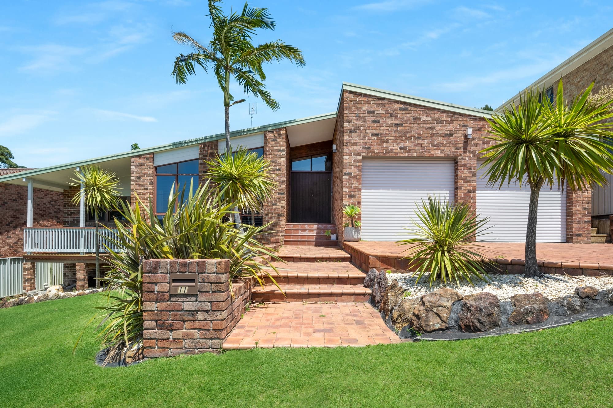 11 Deenyi Close, Cordeaux Heights - Image 1