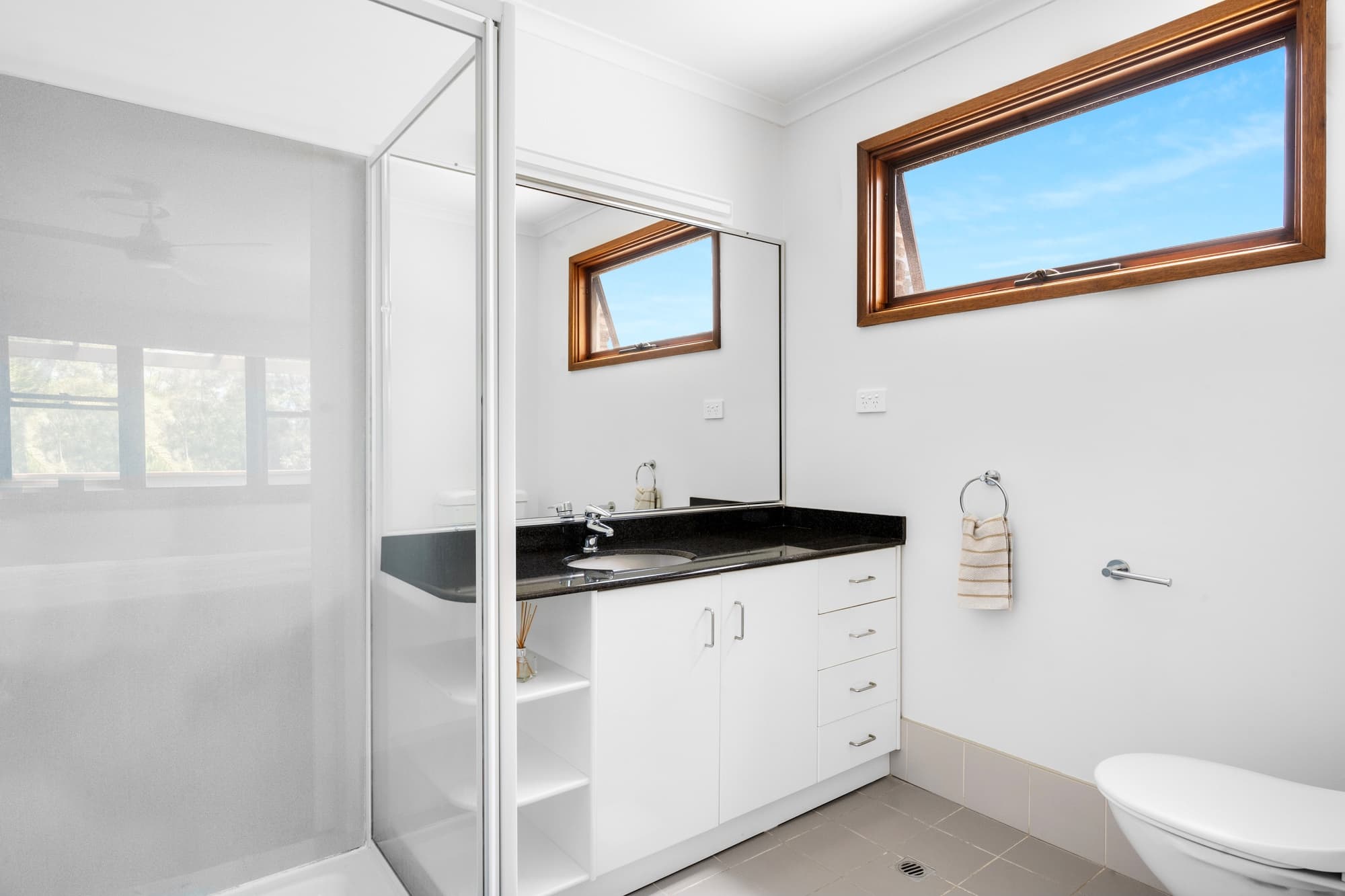 11 Deenyi Close, Cordeaux Heights - Thumbnail 4