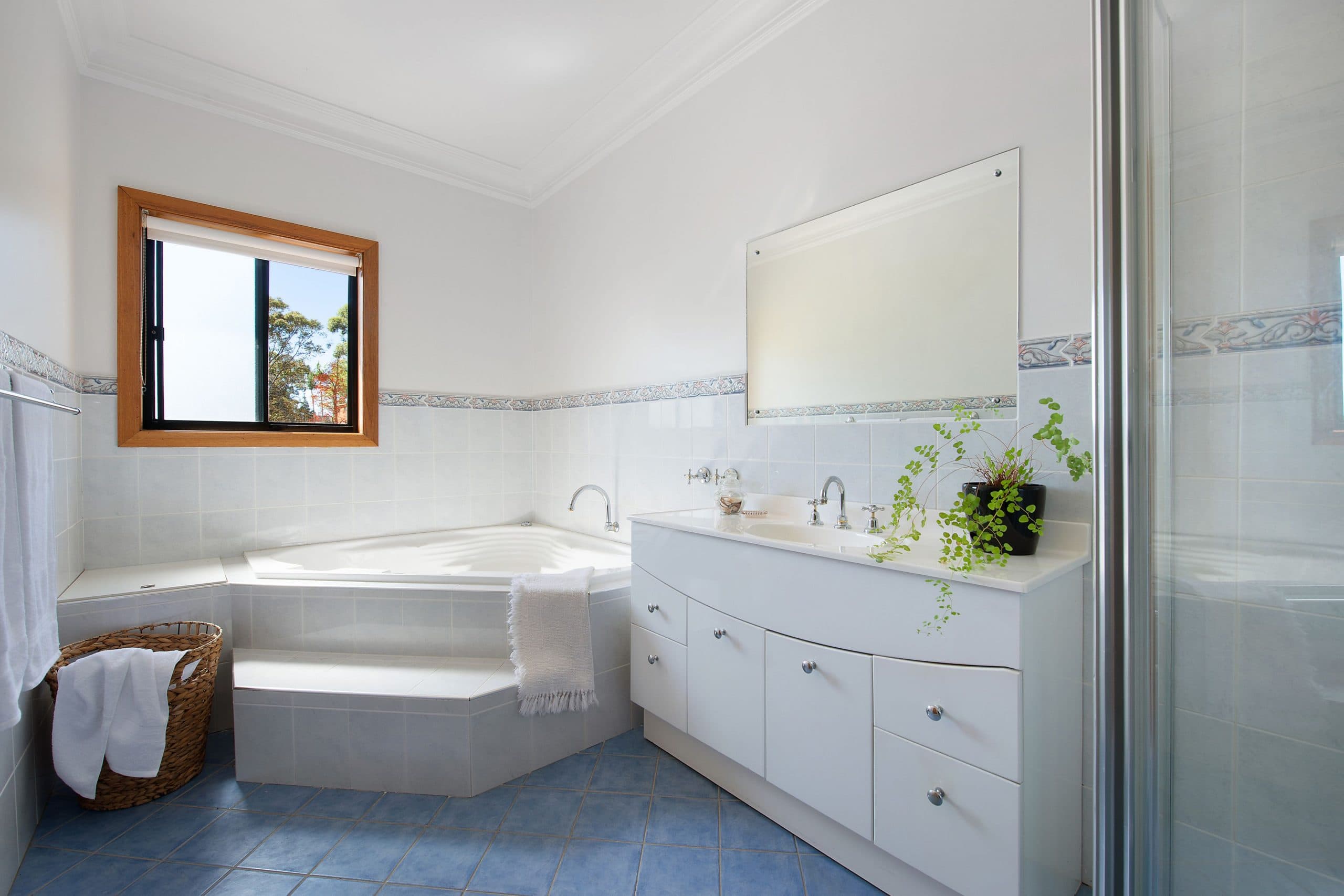 32 Ashley Avenue, Farmborough Heights - Thumbnail 5