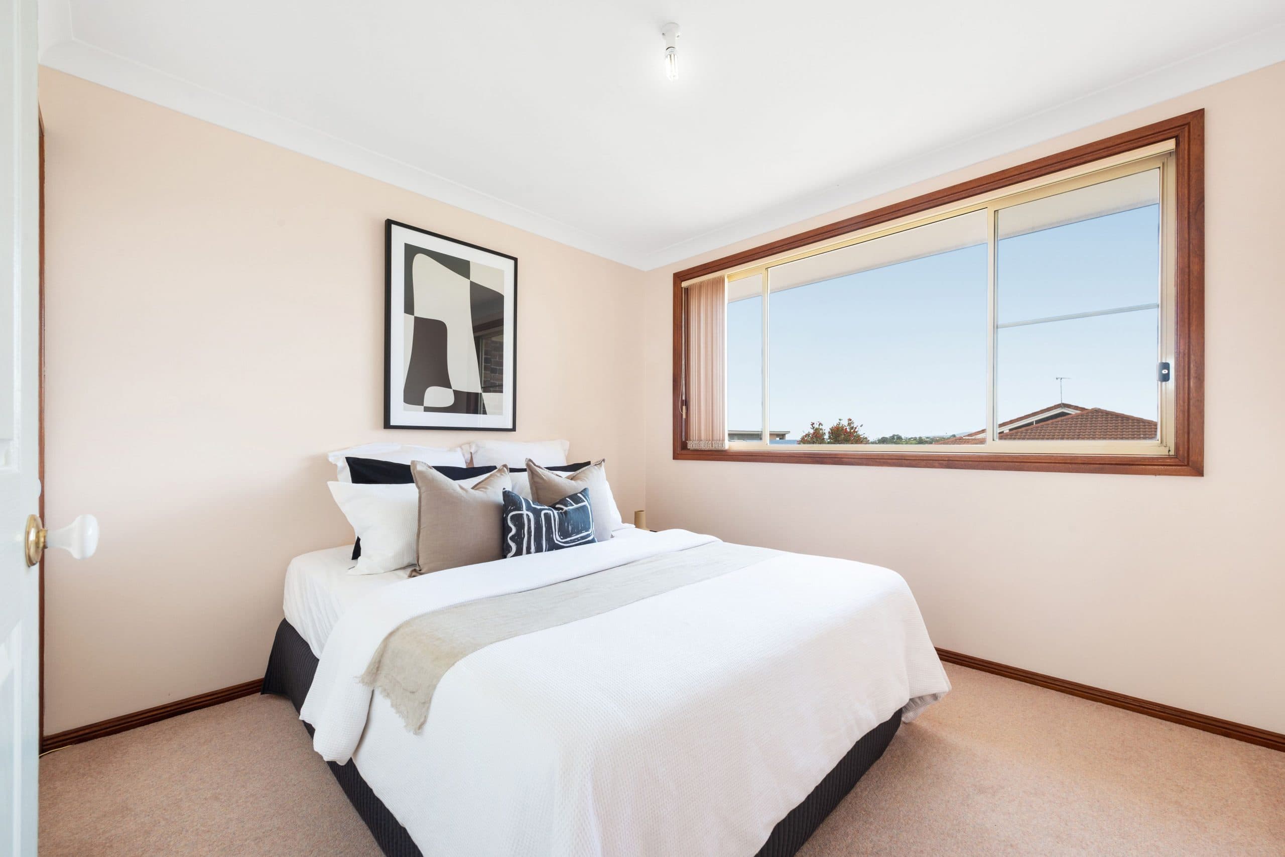 99 Staff Road, Cordeaux Heights - Thumbnail 2