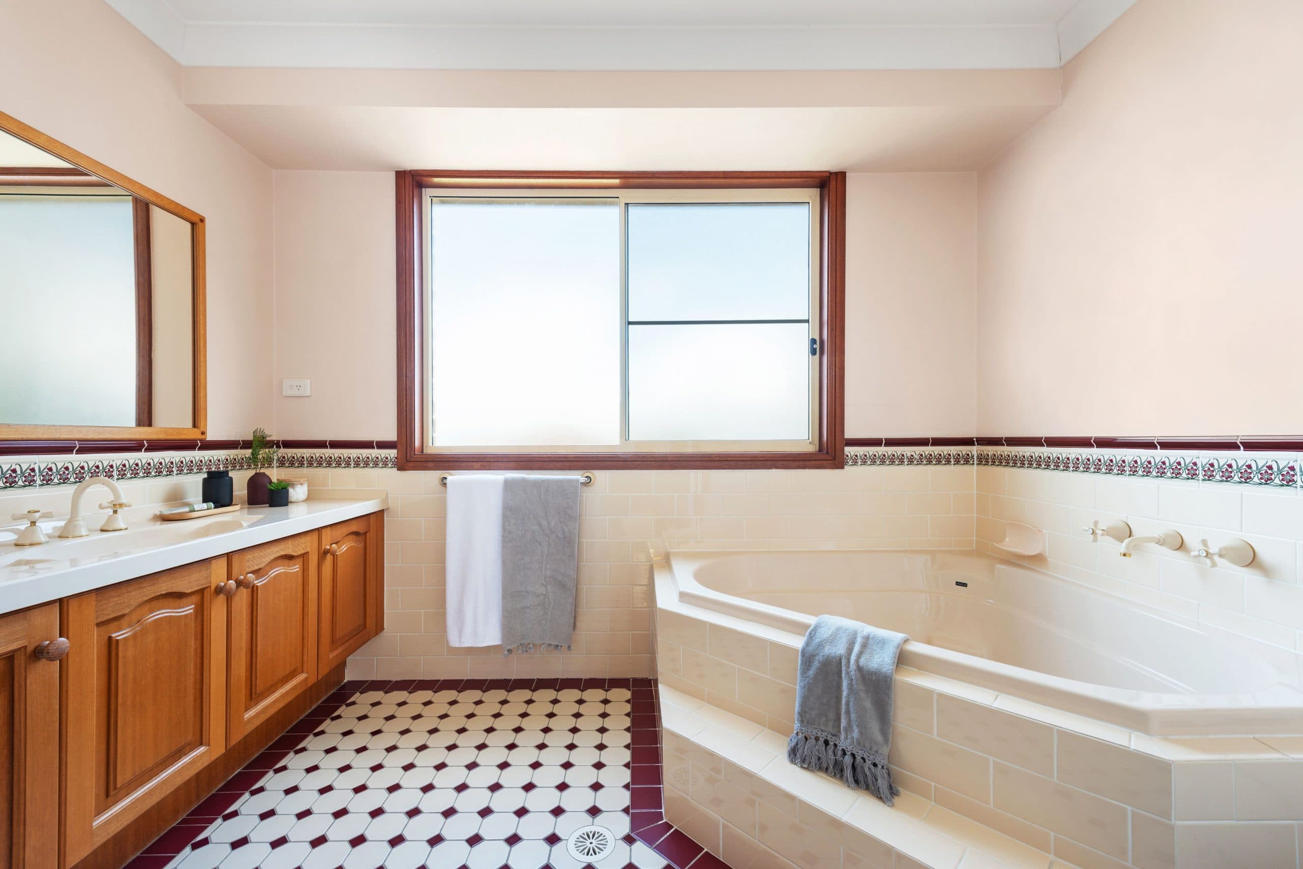 99 Staff Road, Cordeaux Heights - Thumbnail 4