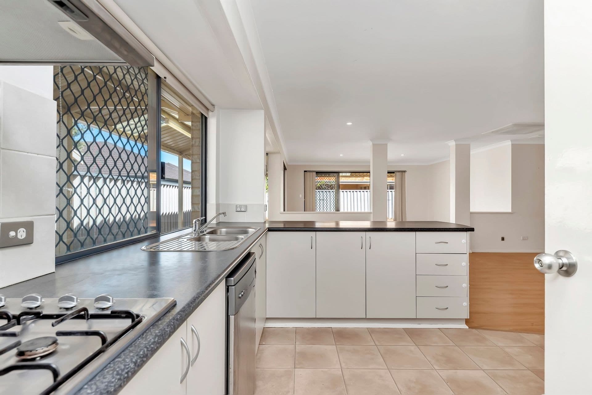 20/61 Rockingham Beach Road, Rockingham, WA, 6168, Shoalwater - Thumbnail 5