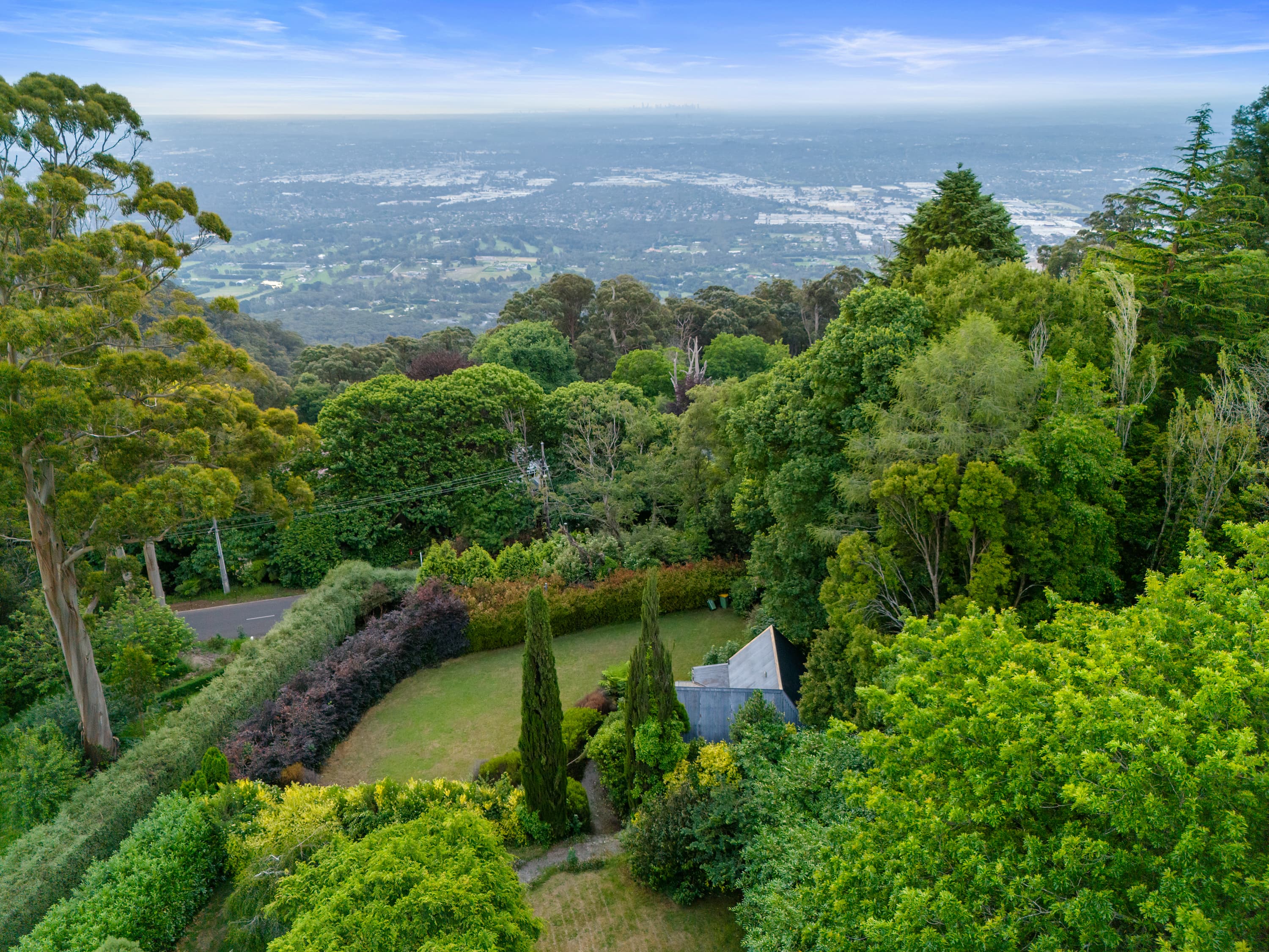 8 Observatory Road, MOUNT DANDENONG, Mount Dandenong - Thumbnail 3