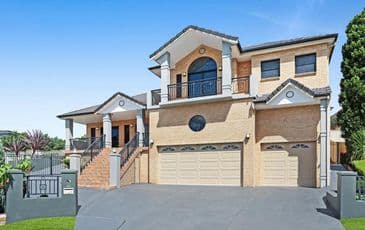 10 GENTLE CLOSE, Casula, Casula - Image 1