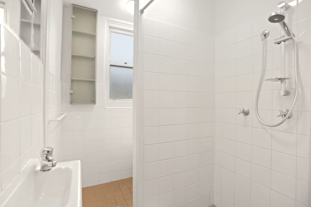 1/119 Probert Street, Newtown - Thumbnail 3