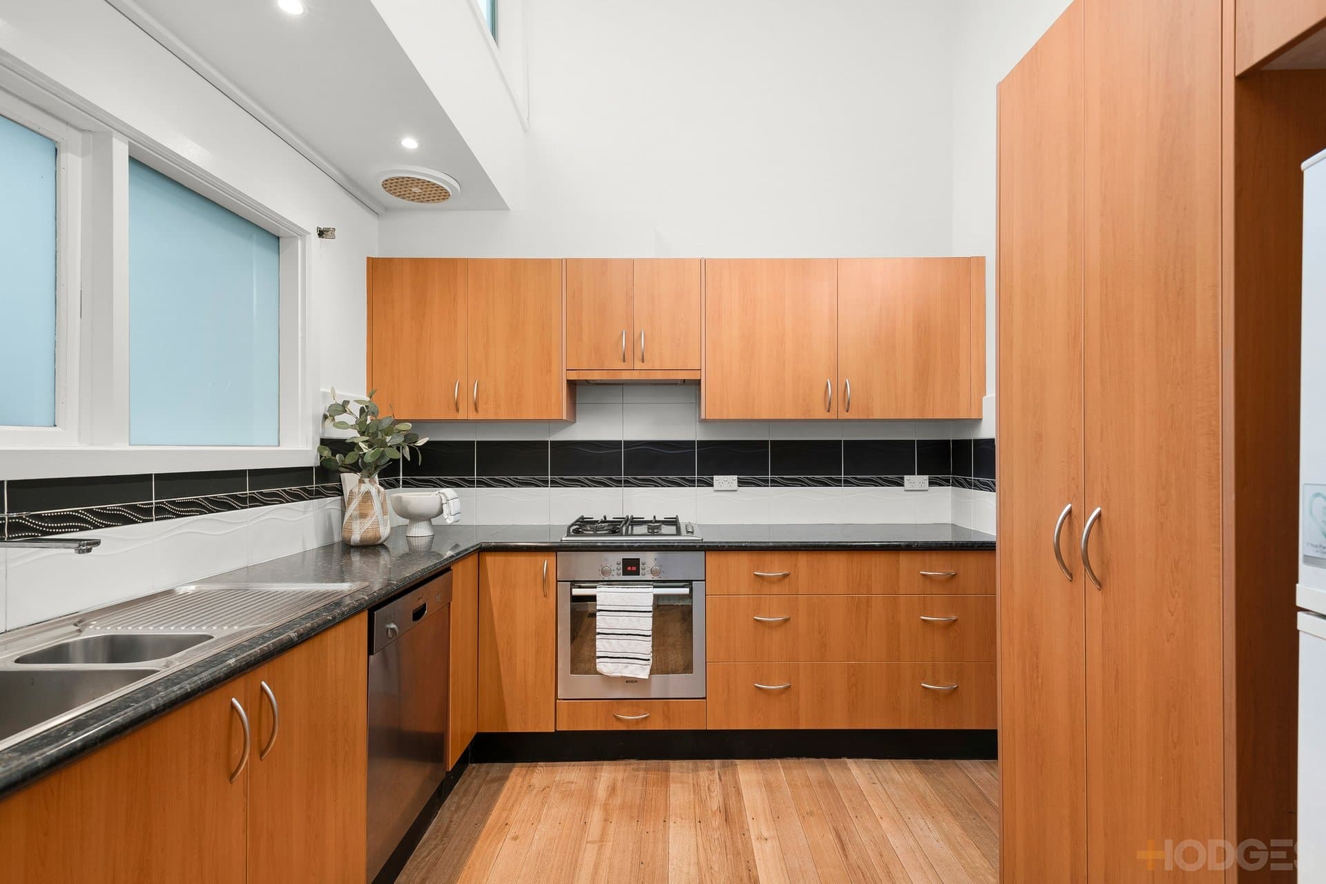 2 / 1 Gillies Street, Hampton, VIC, 3188, Hampton - Thumbnail 4
