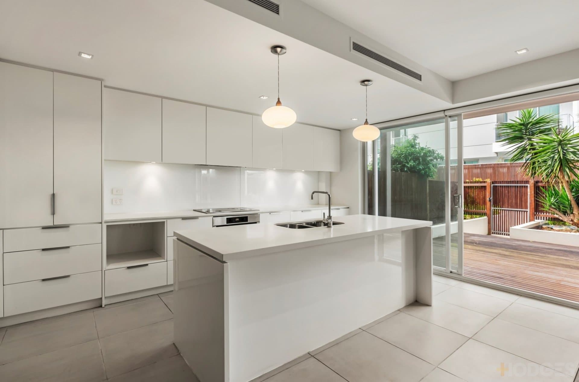 25 / 15 Beach Road, Hampton, VIC, 3188, Hampton - Thumbnail 3