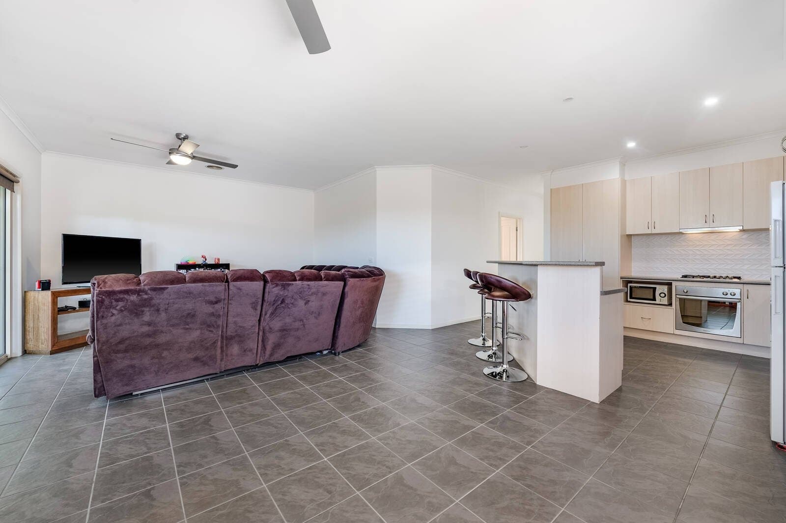 2 / 15 Cootamundra Court, Werribee, VIC, 3030, Werribee - Thumbnail 3