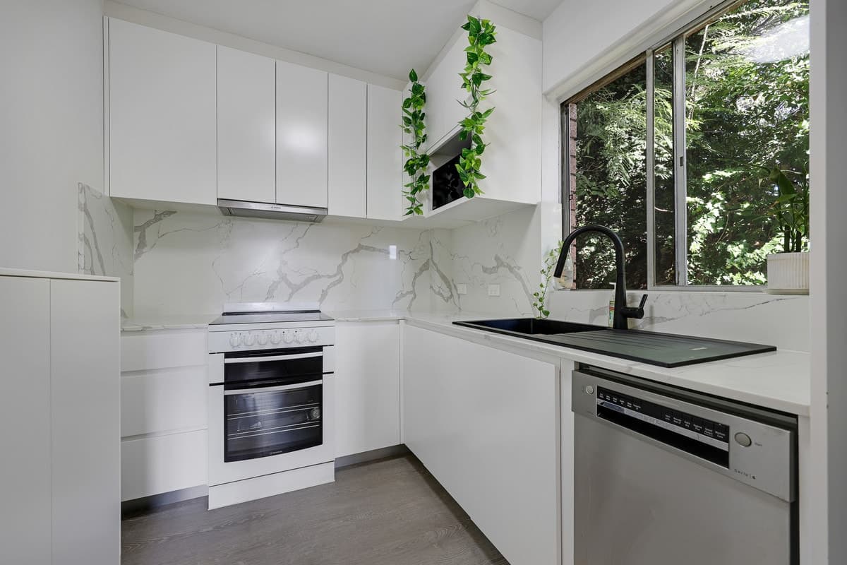 23 Chamberlain Road, GUILDFORD, Guildford - Thumbnail 2