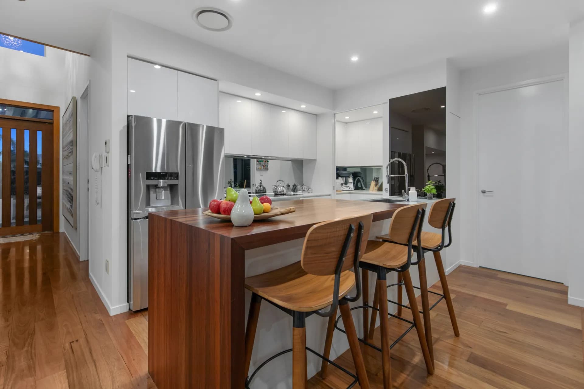 7700 Fairway  Boulevard, Hope Island - Thumbnail 5