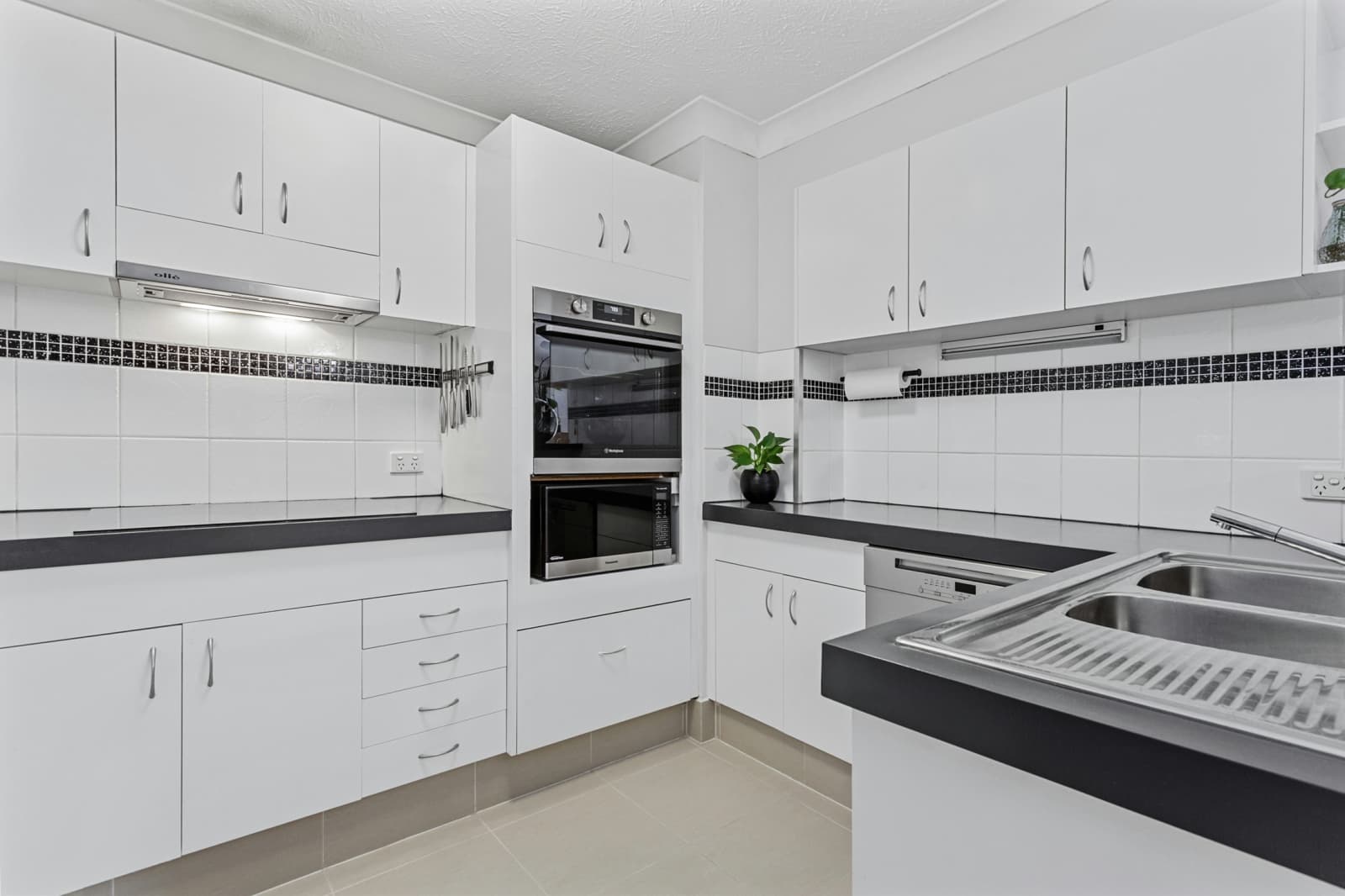 4/111 Frank Street,Labrador, Labrador - Thumbnail 4