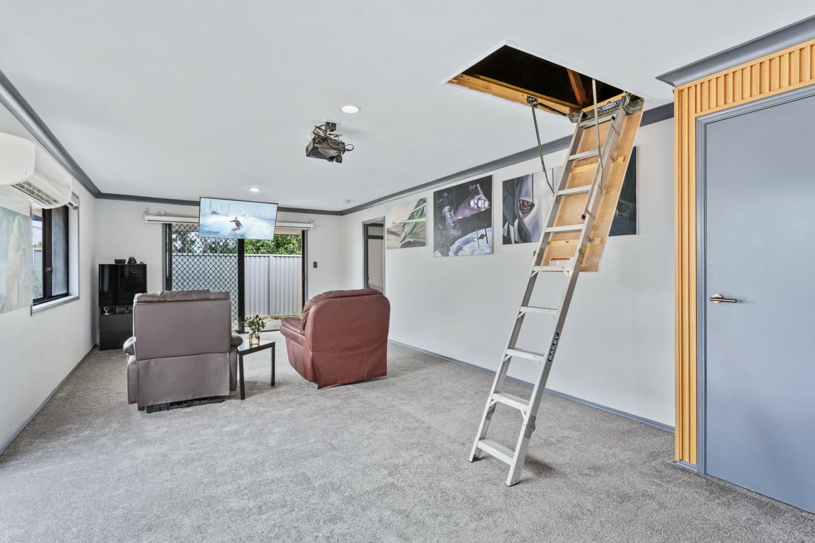 2/13 Schneider Avenue,Labrador, Labrador - Image 1