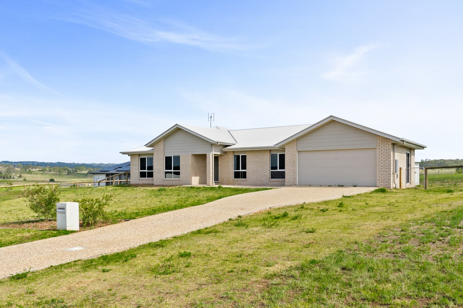 8 Aquila Drive, MERINGANDAN WEST, Meringandan West - Image 1