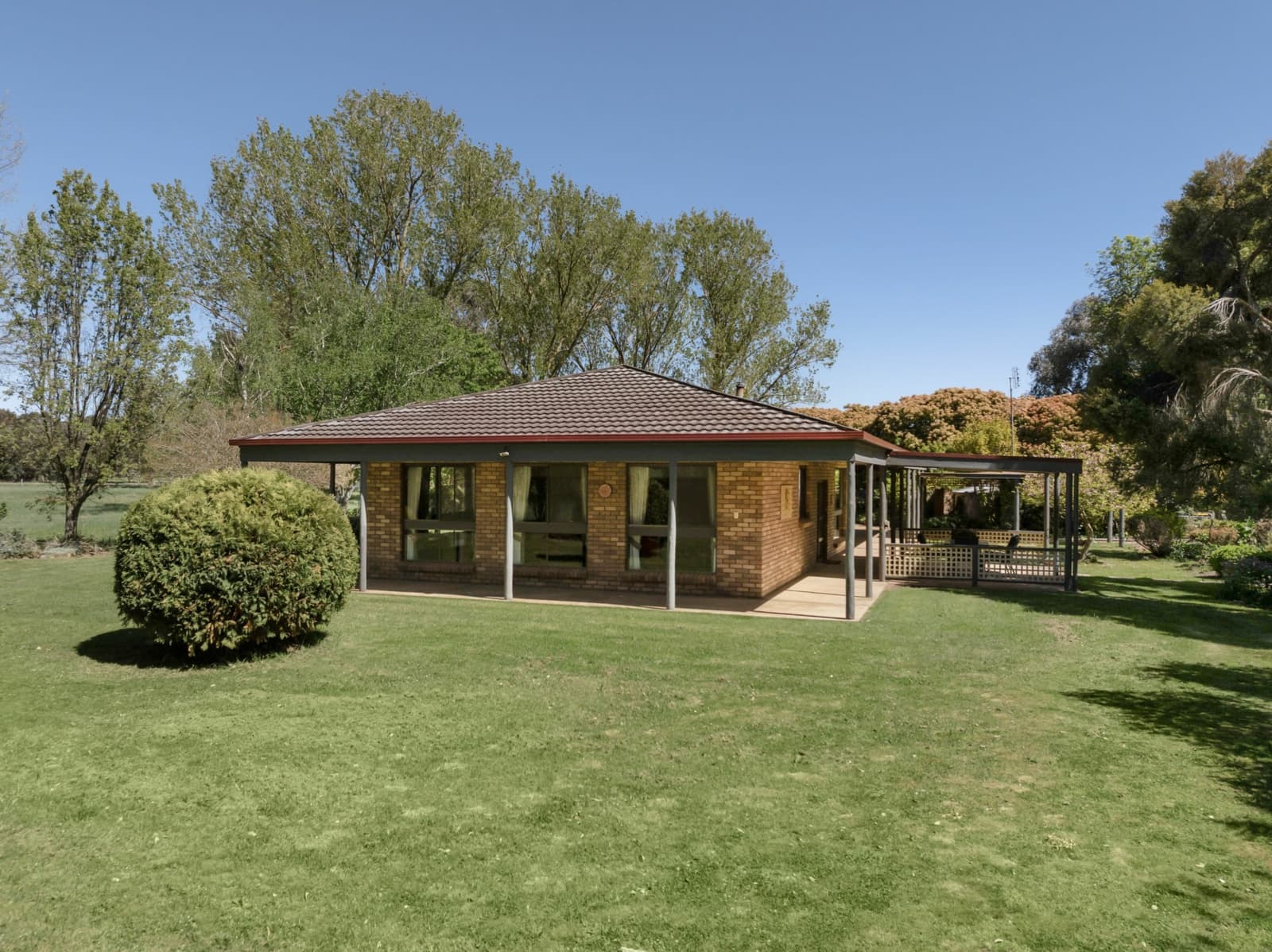105 Graves Road,Mansfield, Mansfield - Thumbnail 2