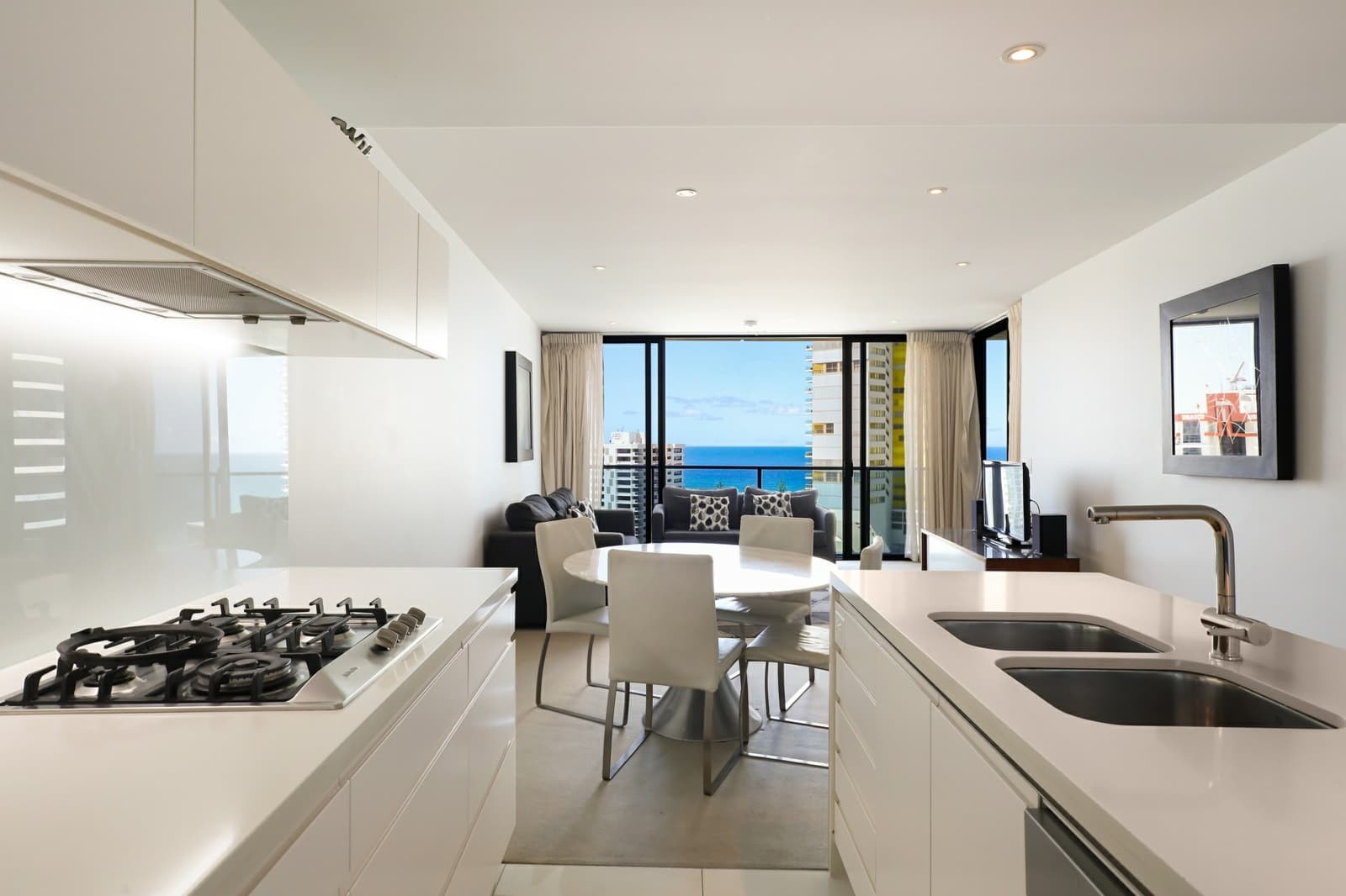 21505/21 Elizabeth Avenue, BROADBEACH, Broadbeach - Thumbnail 3
