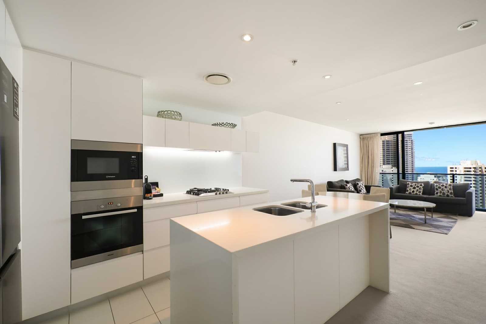 21505/21 Elizabeth Avenue, BROADBEACH, Broadbeach - Thumbnail 4