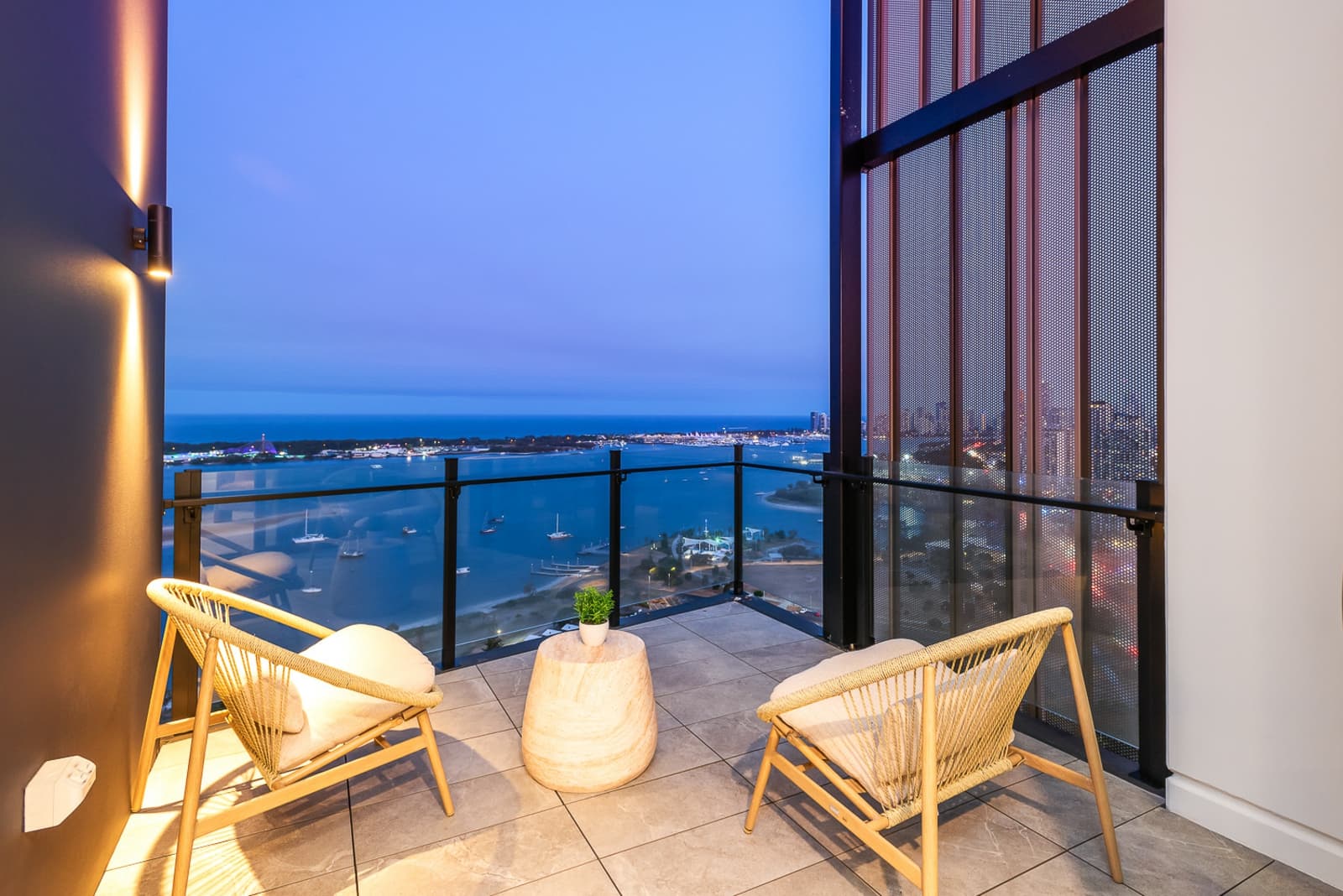 1283/165 Marine Parade, SOUTHPORT, Southport - Thumbnail 4