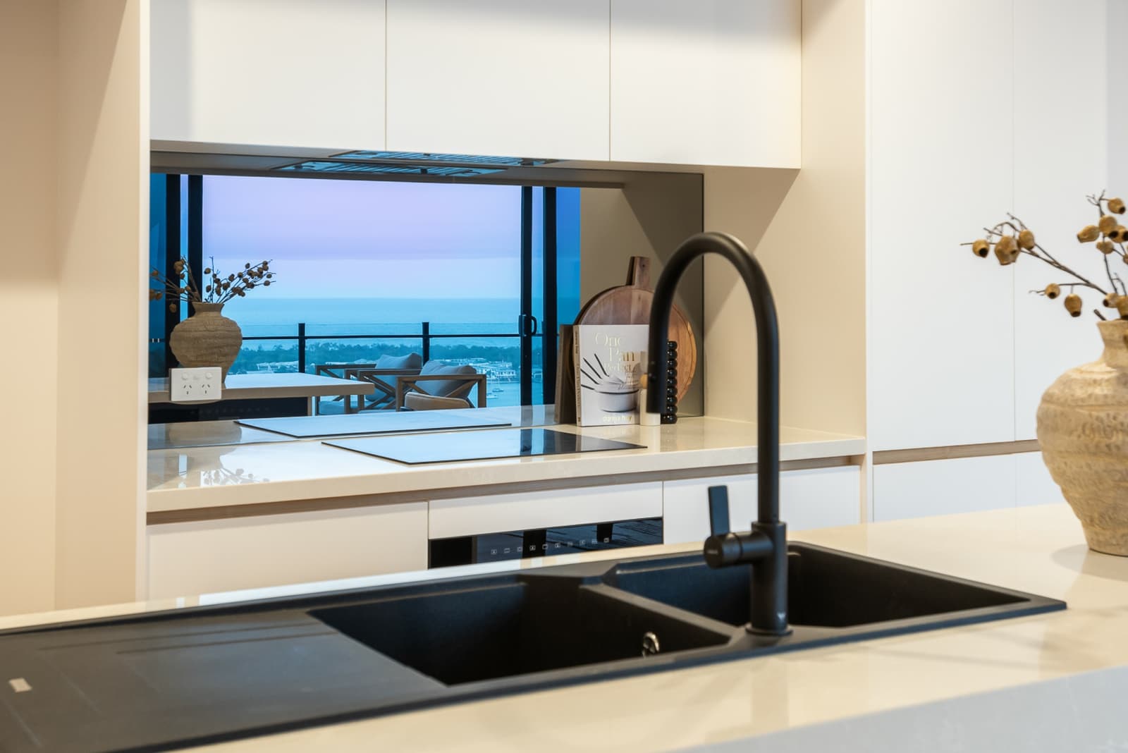 1283/165 Marine Parade, SOUTHPORT, Southport - Thumbnail 7