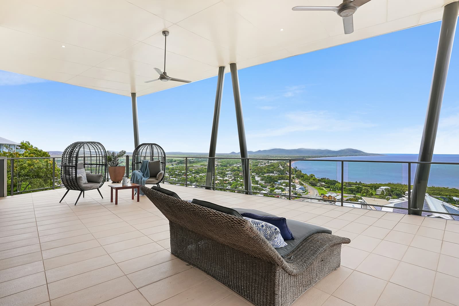 48 Yarrawonga Drive, CASTLE HILL, Castle Hill - Thumbnail 2
