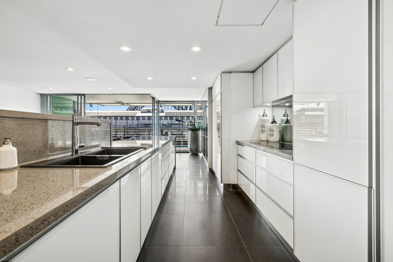 323/19 Hickson Road, WALSH BAY, Walsh Bay - Thumbnail 3