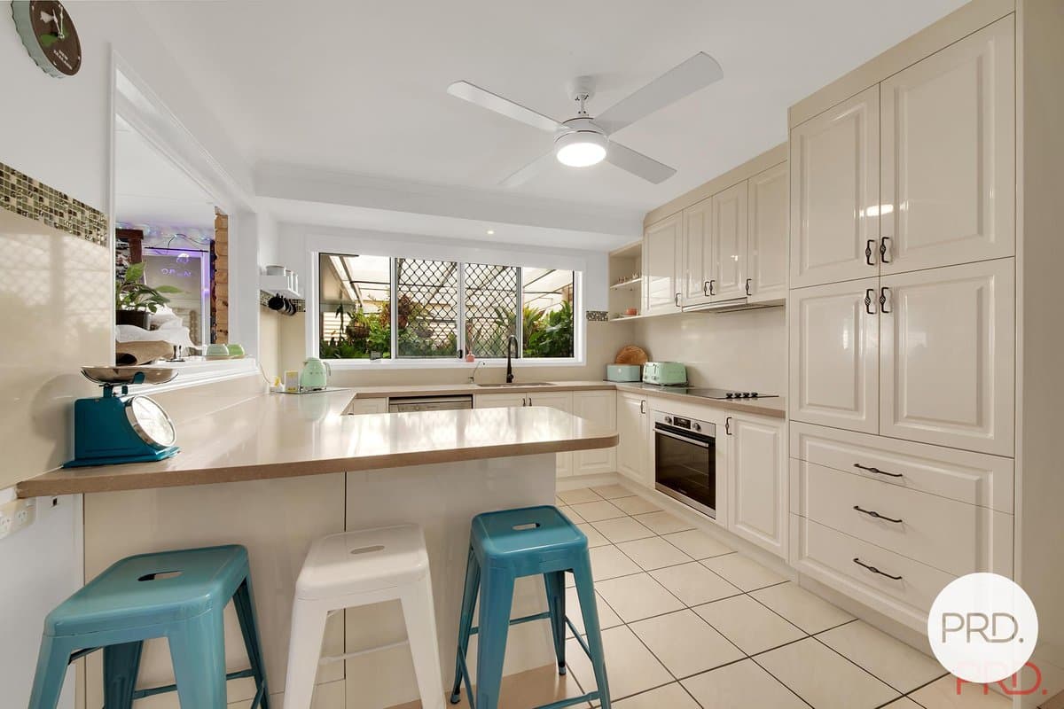 12 Douglas st, TANNUM SANDS QLD 4680, Tannum Sands - Thumbnail 3