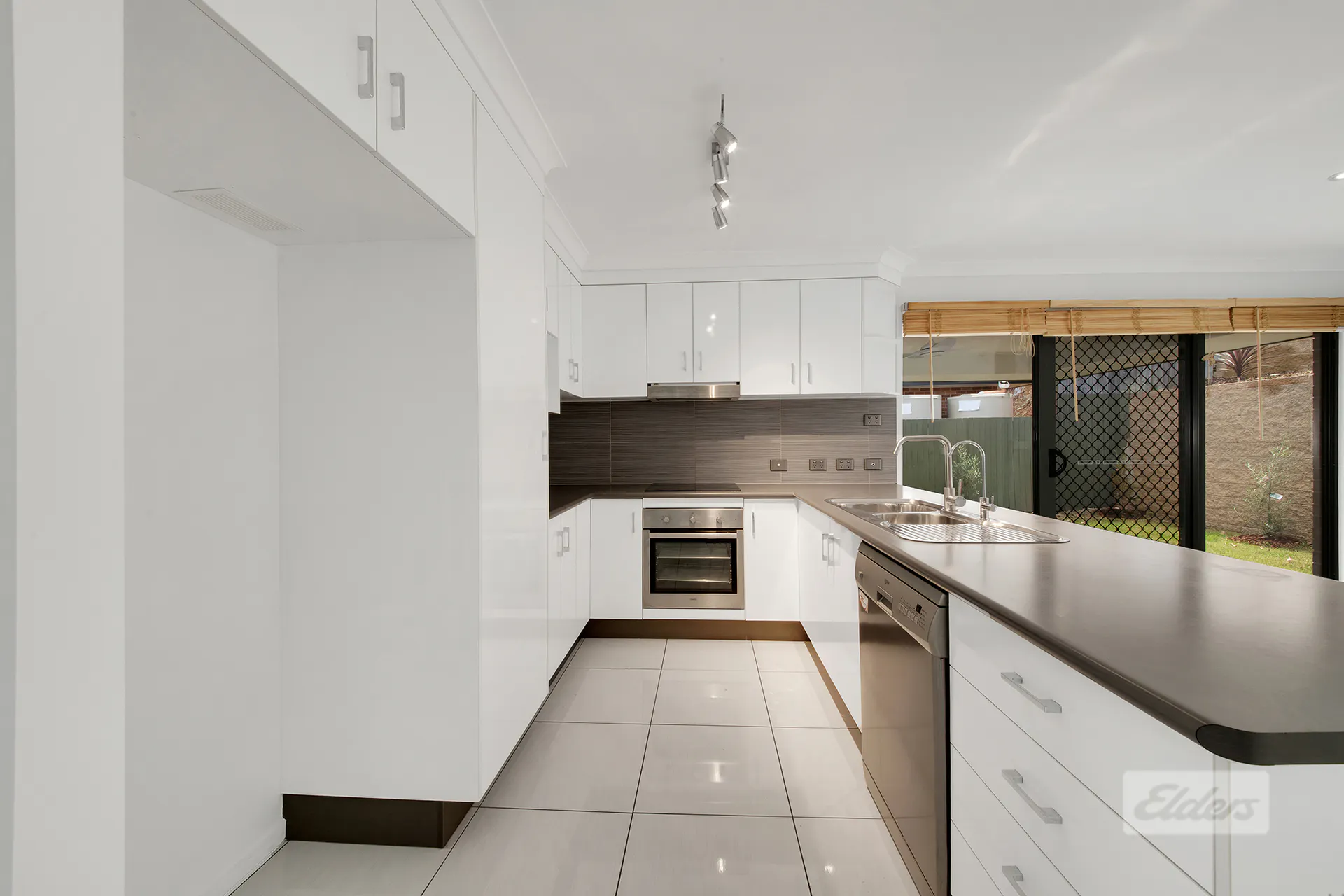 31 Sharyn Drive, New Auckland, QLD, 4680, New Auckland - Thumbnail 5