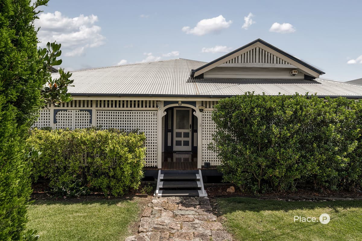 45 Upper Cairns Terrace, Red Hill - Thumbnail 2