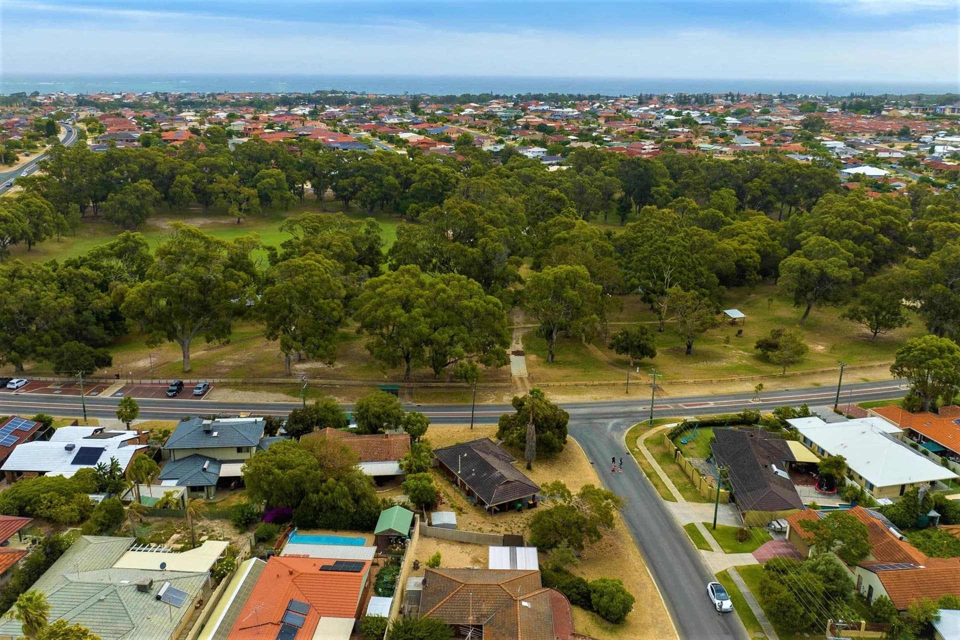 SOLD at auction!, 71 David Crescent, Hillarys WA 6025, Hillarys - Thumbnail 8