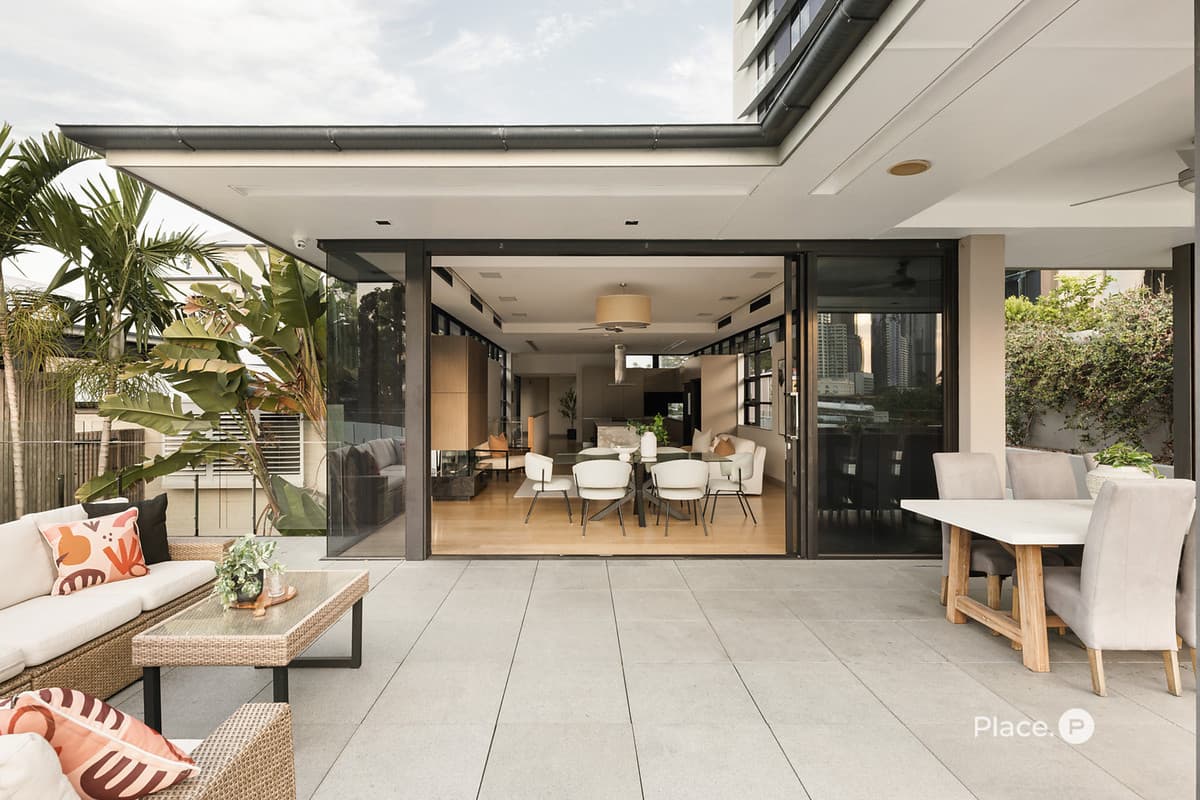 1 Scott Street, Kangaroo Point - Thumbnail 2