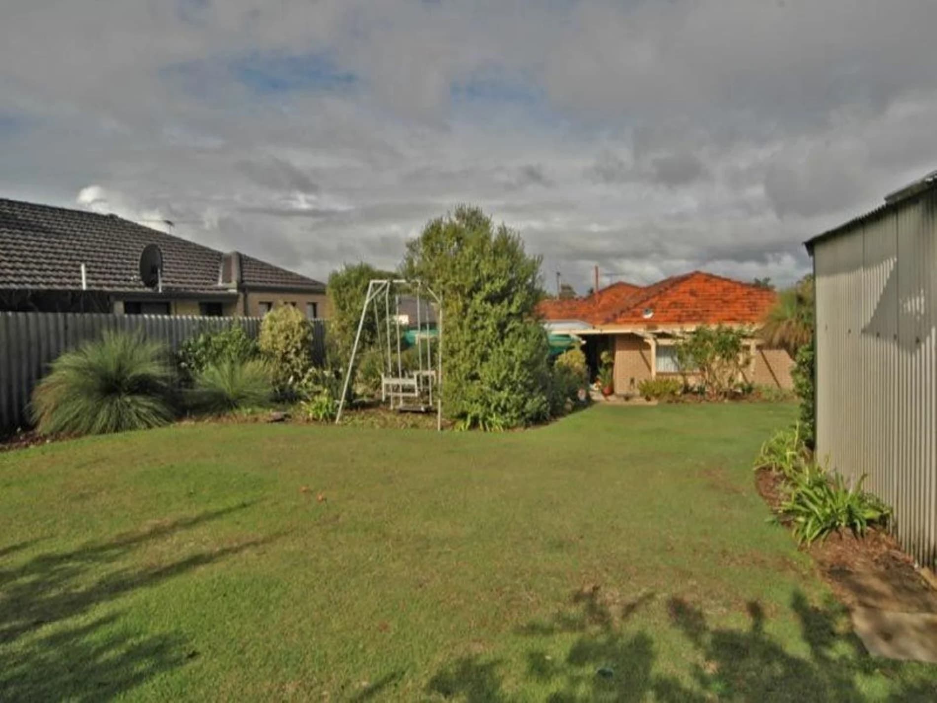 2ND CHANCE - PRIME REAL ESTATE – DEVELOPMENT POTENTIAL, Duncraig - Thumbnail 7