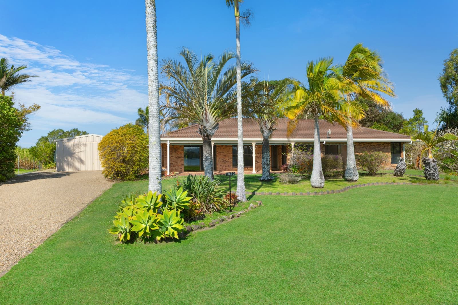 1060 River Drive, KEITH HALL, Keith Hall - Thumbnail 3