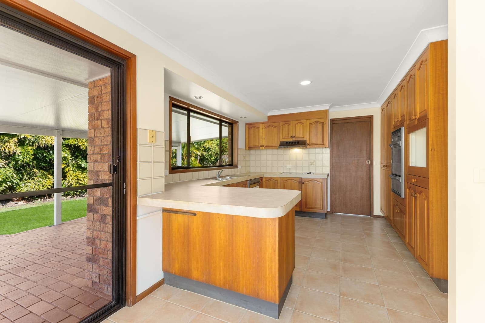 1060 River Drive, KEITH HALL, Keith Hall - Thumbnail 6