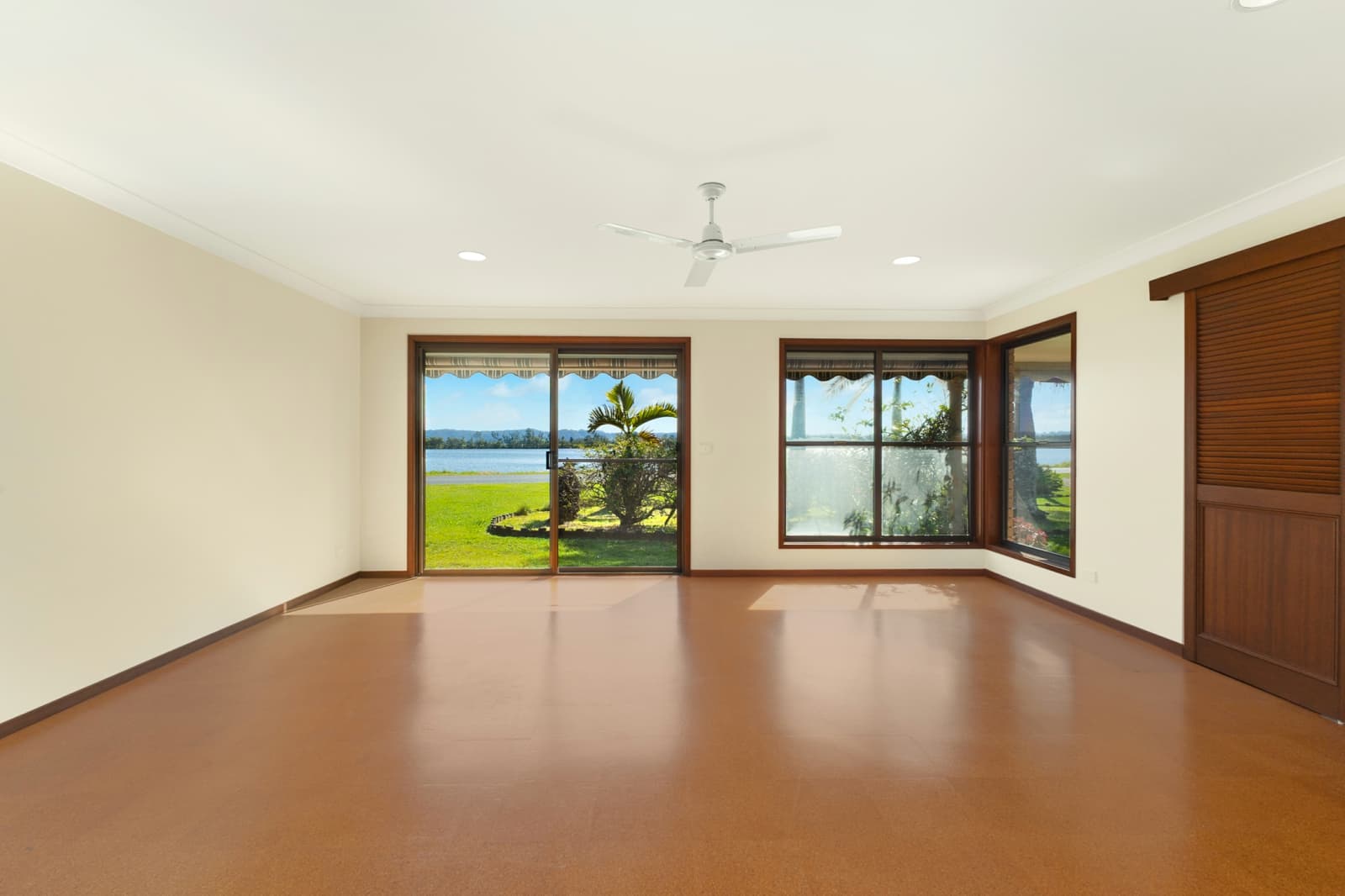 1060 River Drive, KEITH HALL, Keith Hall - Thumbnail 8