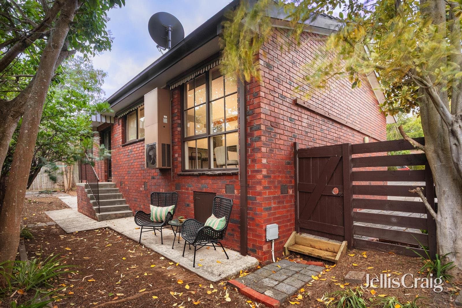 2/1 Neath Street, Surrey Hills, Surrey Hills - Image 1