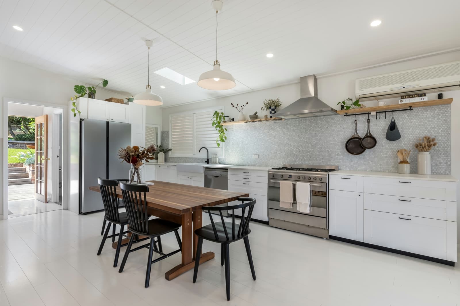 9 Dunlop Road, FORRESTERS BEACH, Forresters Beach - Thumbnail 3