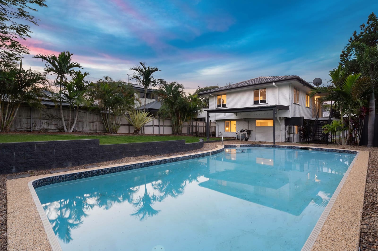 237 Long Street East, GRACEVILLE, Graceville - Image 1
