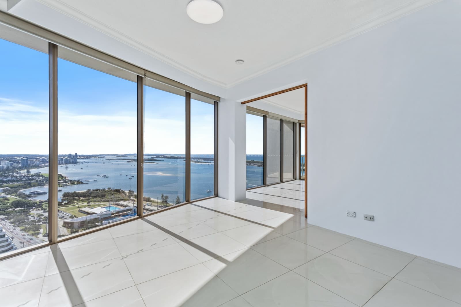 3102/50 Marine Parade, SOUTHPORT, Southport - Thumbnail 5