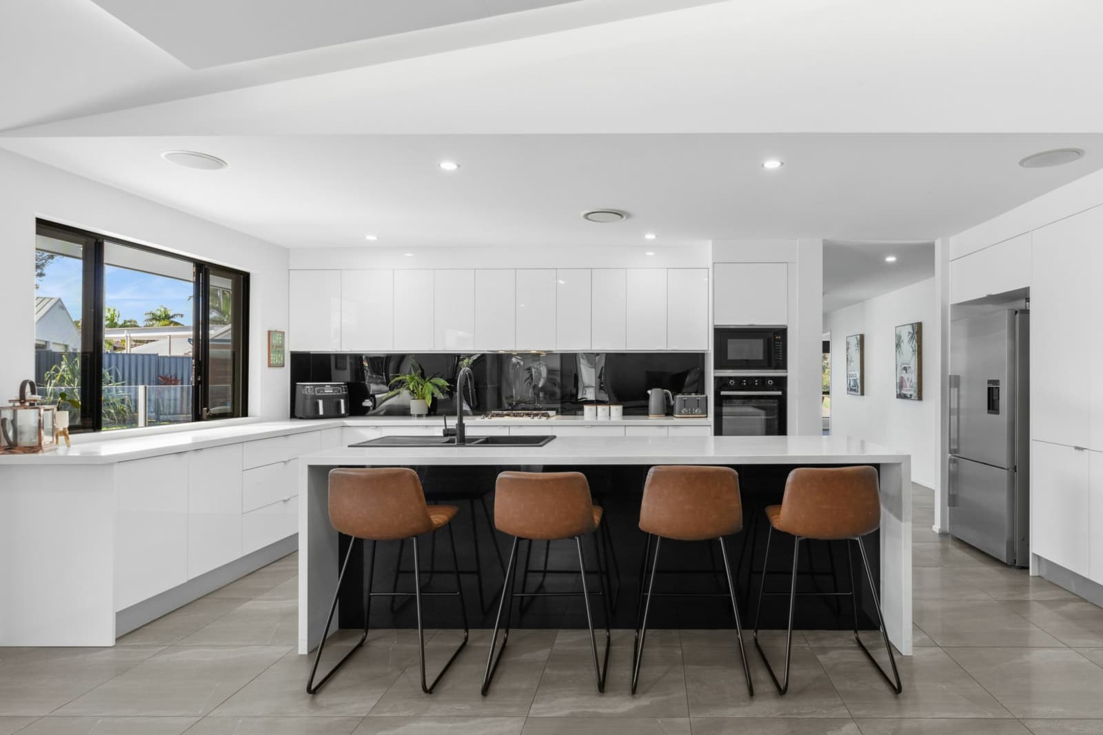 5 Christine Court, MOOLOOLABA, Mooloolaba - Thumbnail 3