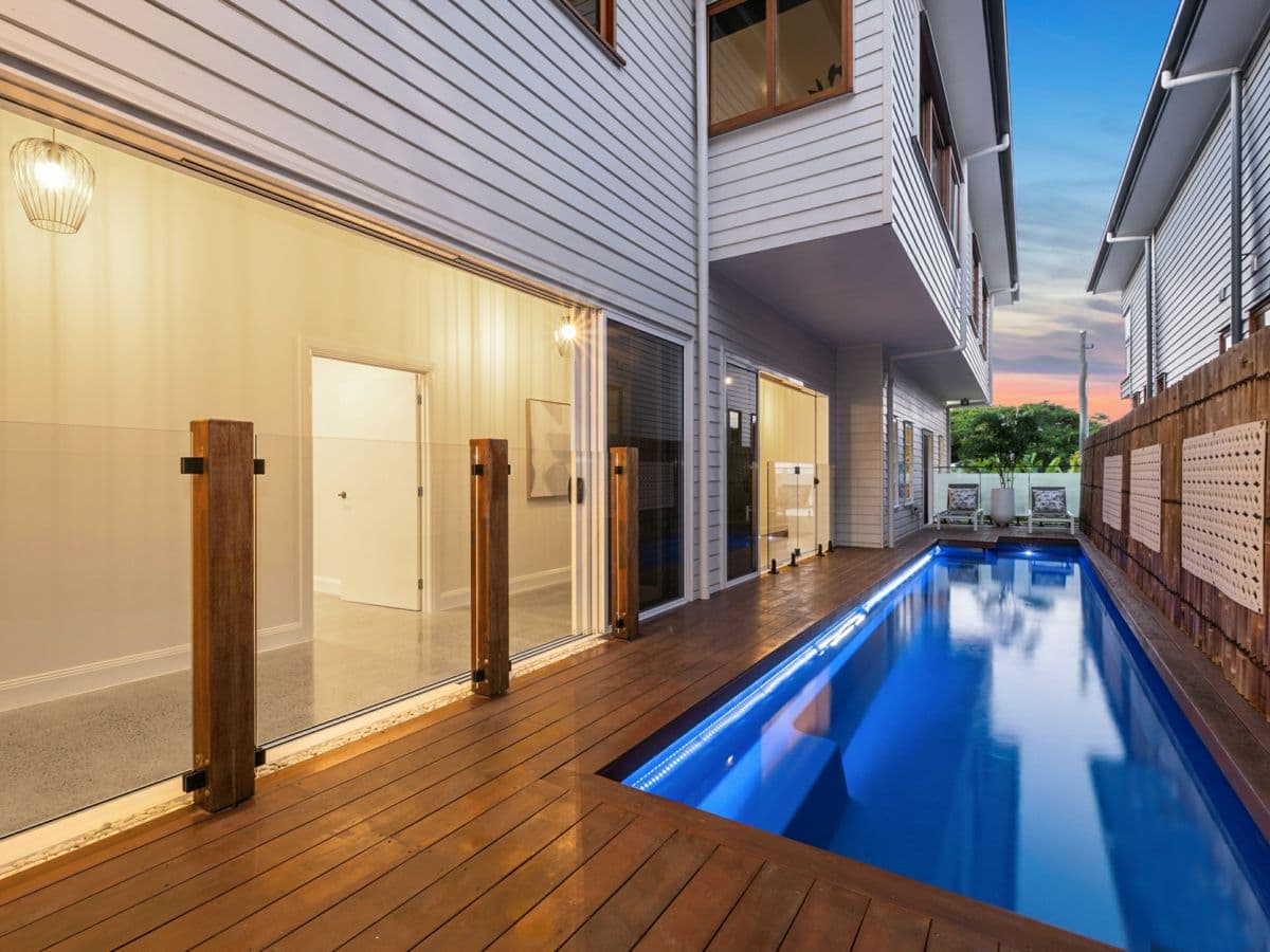 49 Carlton Terrace, WYNNUM, Wynnum - Image 1