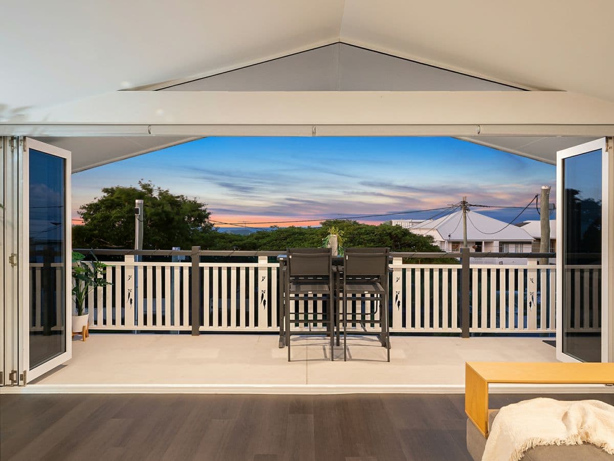 49 Carlton Terrace, WYNNUM, Wynnum - Thumbnail 2