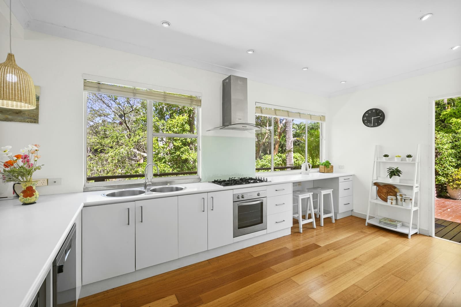 137 Avalon Parade, AVALON BEACH, Avalon Beach - Thumbnail 3