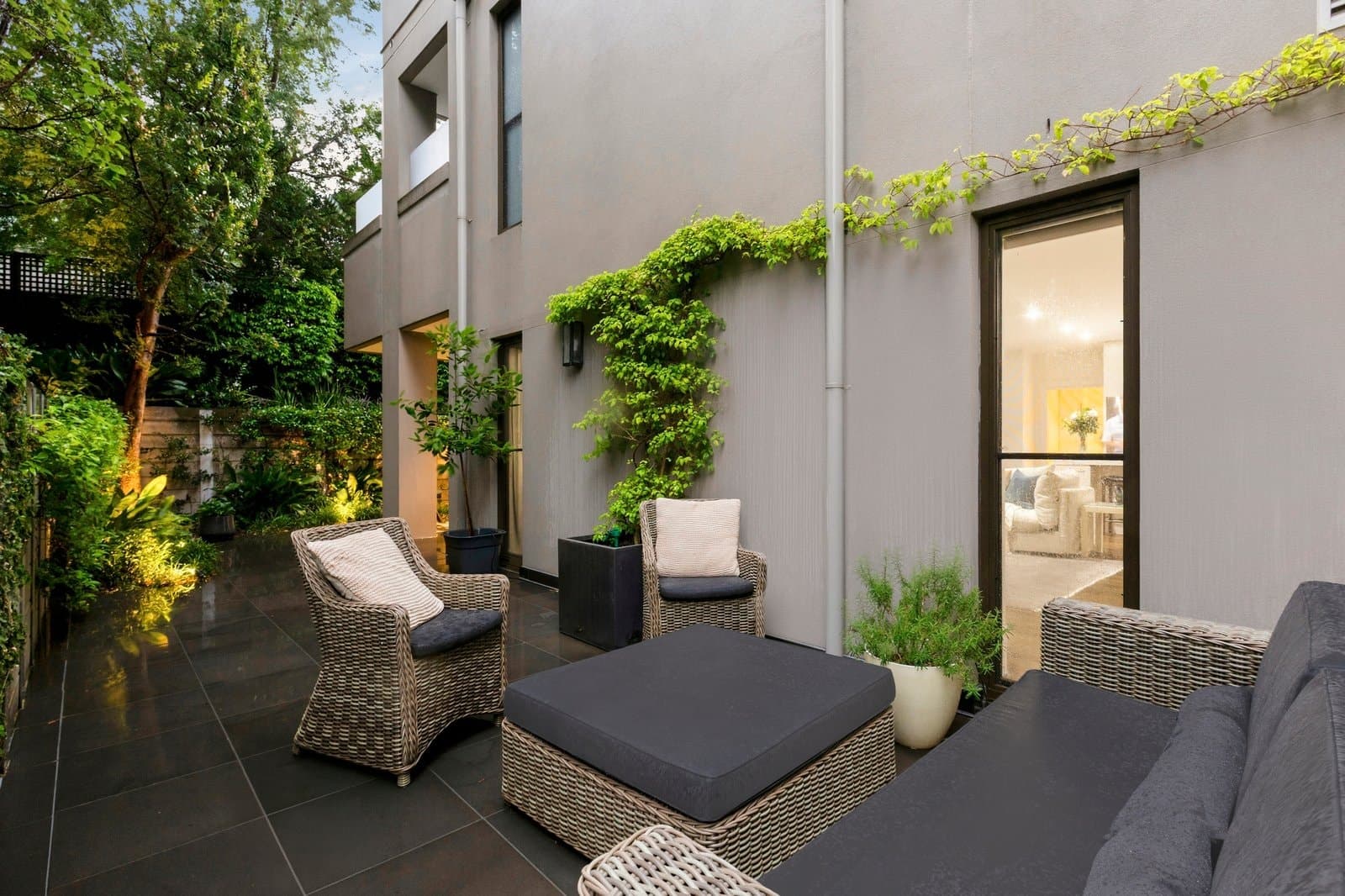 2/4 Carnarvon Road, Caulfield North - Image 1