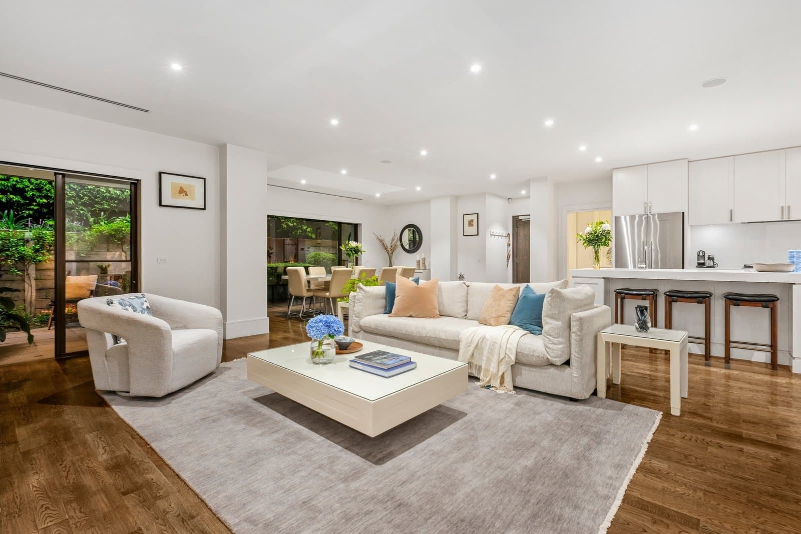 2/4 Carnarvon Road, Caulfield North - Thumbnail 3