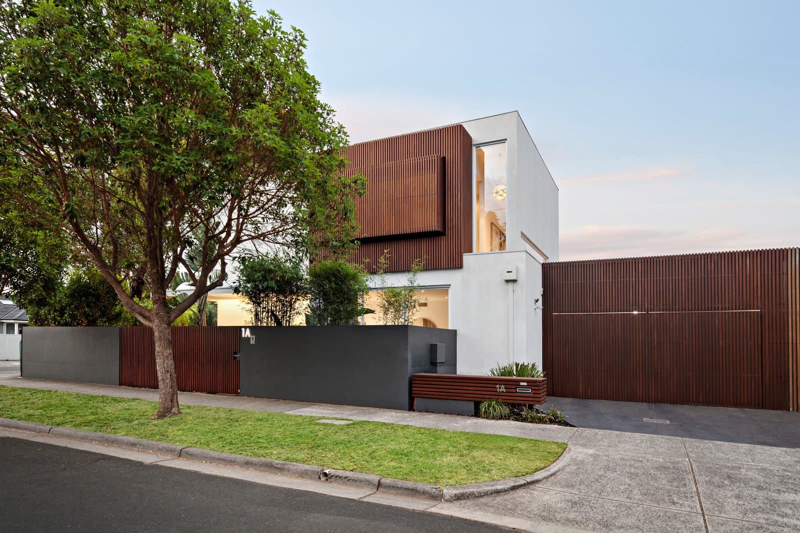 1a Raynes Park Road, Hampton - Thumbnail 2