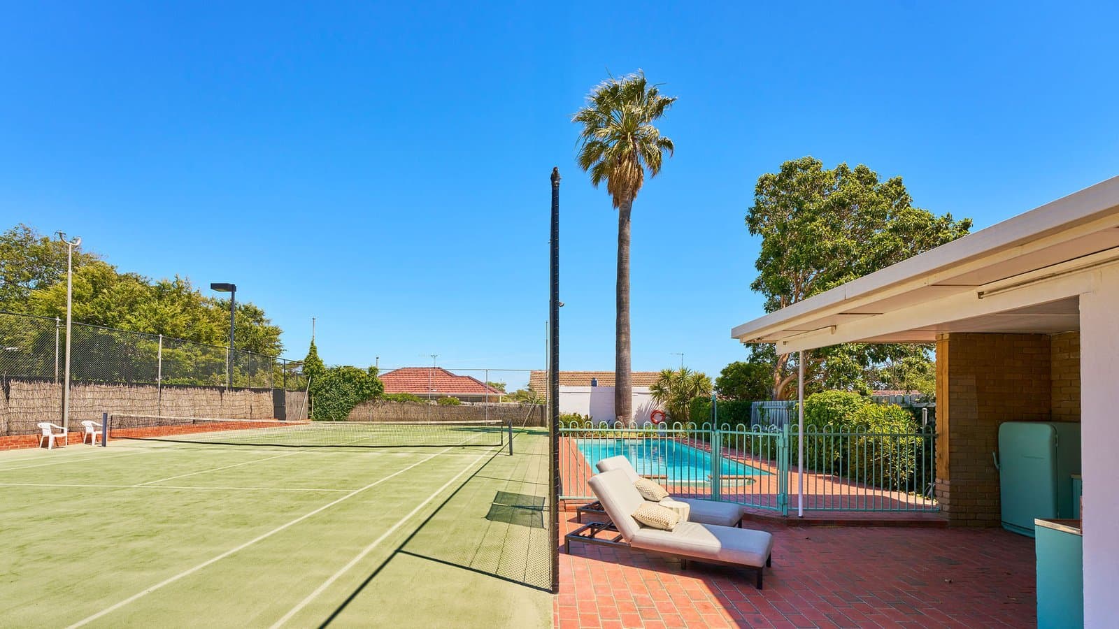 36 Bolton Avenue, Hampton - Thumbnail 2