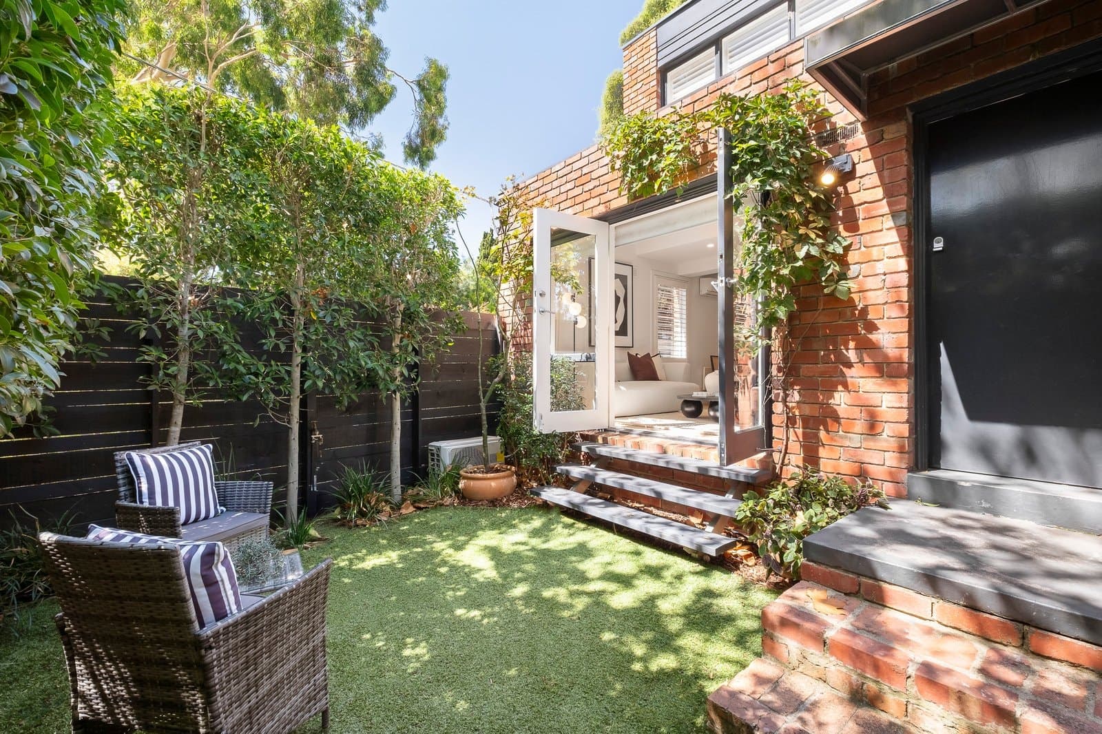 1/184 Brougham Street, Kew - Thumbnail 2
